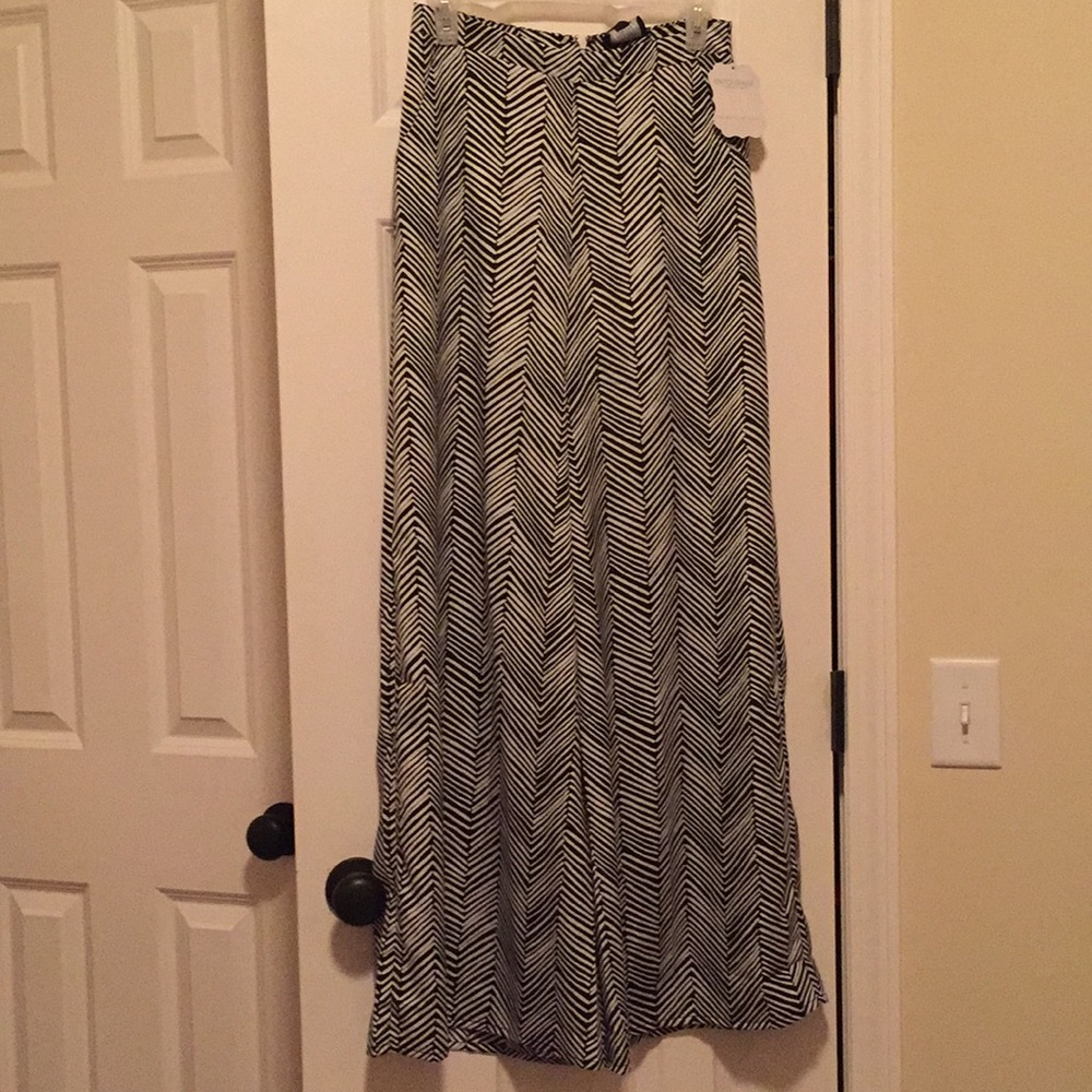 Black/white Entourage pants, size small with tags